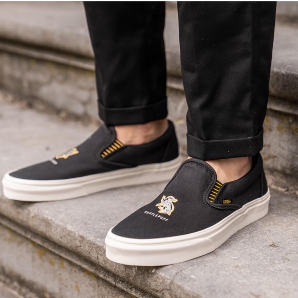 ⚡️ VANS CLASSIC SLIP ON HARRY POTTER HUFFLEPUFF SHOES NWT 🪄⚡️ - Picture 1 of 10